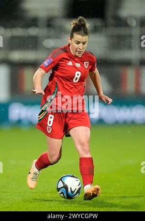 Wales’ Angharad James im Einsatz während der Qualifikationsrunde der UEFA Women's Euro 2025 League B, Gruppenspiel B4 bei den Stok CAE Ras, Wrexham. Bilddatum: Freitag, 5. April 2024. Stockfoto