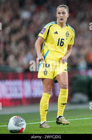 London, Großbritannien. April 2024. Filippa Angeldal aus Schweden während des Spiels England Women gegen Schweden Women's European Qualifier League A Gruppenspiel der Gruppe 3 im Wembley Stadium, London, England, Großbritannien am 5. April 2024. Credit: Every Second Media/Alamy Live News Stockfoto