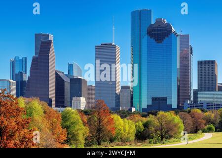 Skyline der Innenstadt von Houston am sonnigen Herbsttag in Houston, Texas, USA Stockfoto