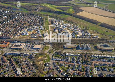 Luftaufnahme, Wohngebiet Angerbogen, am Alten Angerbach, halbrunde Neubausiedlung, Baustelle, Huckingen, Duisburg, Ruhrgebiet, Noch Nicht Stockfoto