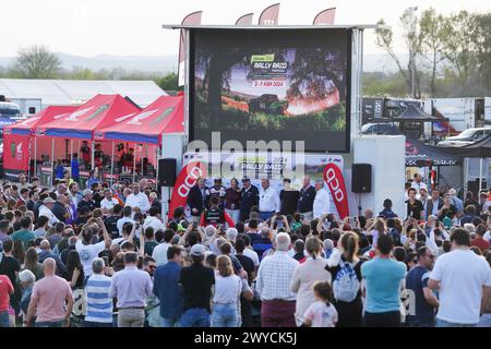 Badajoz, Espagne. April 2024. Badajoz Biwakambiance während der dritten Phase des BP Ultimate Rally-RAID 2024 Portugal am 5. April 2024 zwischen Grandola, Portugal und Badajoz, Spanien - Photo Paulo Maria/DPPI Credit: DPPI Media/Alamy Live News Stockfoto