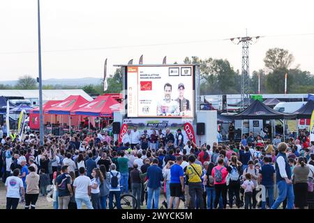 Badajoz, Espagne. April 2024. Badajoz Biwakambiance während der dritten Phase des BP Ultimate Rally-RAID 2024 Portugal am 5. April 2024 zwischen Grandola, Portugal und Badajoz, Spanien - Photo Paulo Maria/DPPI Credit: DPPI Media/Alamy Live News Stockfoto