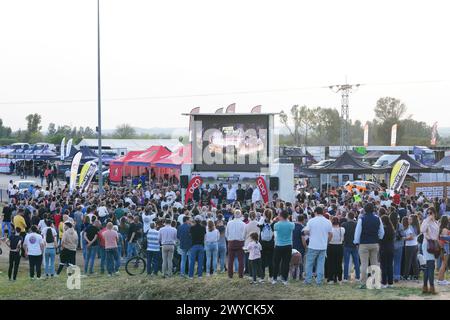 Badajoz, Espagne. April 2024. Badajoz Biwakambiance während der dritten Phase des BP Ultimate Rally-RAID 2024 Portugal am 5. April 2024 zwischen Grandola, Portugal und Badajoz, Spanien - Photo Paulo Maria/DPPI Credit: DPPI Media/Alamy Live News Stockfoto