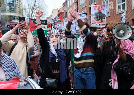 London, UK, 5. April 2024. Der jährliche Al-Quds-Tag-marsch fand heute in Solidarität mit den Palästinensern im Zentrum Londons statt. Hunderte Plakate nahmen an der Veranstaltung vom Home Office bis zur Downing Street Teil. Quelle: Eleventh Photography/Alamy Live News Stockfoto