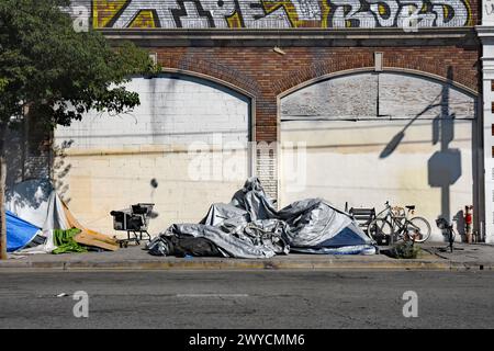 Tijuana, Mexiko. April 2024. Los Angeles, November 2023. Obdachlose und Drogensucht auf Skid Row. (Foto: Teun Voeten/SIPA USA) Credit: SIPA USA/Alamy Live News Stockfoto