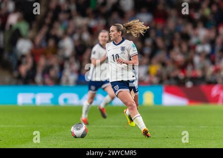 London, Großbritannien. April 2024. Grace Clinton aus England während des Qualifikationsspiels der Frauen zur Euro 2025 zwischen England Frauen und Schweden Frauen im Wembley Stadium, London, England am 5. April 2024. Foto: Grant Winter. Nur redaktionelle Verwendung, Lizenz für kommerzielle Nutzung erforderlich. Keine Verwendung bei Wetten, Spielen oder Publikationen eines einzelnen Clubs/einer Liga/eines Spielers. Quelle: UK Sports Pics Ltd/Alamy Live News Stockfoto