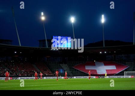 Zürich, Schweiz. April 2024. Zürich, Schweiz, 5. April 2024: 5'490 Fans beim Fußball-Spiel der UEFA Womens European Qualifiers zwischen der Schweiz und der Türkei im Letzigrund Stadion in Zürich. (Daniela Porcelli/SPP) Credit: SPP Sport Press Photo. /Alamy Live News Stockfoto