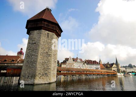 Turm und See von Luzern, Schweiz Stockfoto