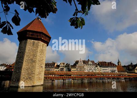 Turm und See von Luzern, Schweiz Stockfoto