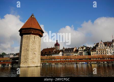 Turm und See von Luzern, Schweiz Stockfoto