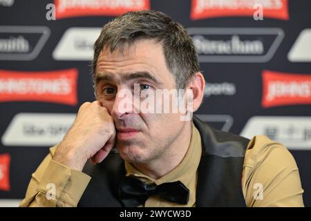 Ronnie O'Sullivan spricht beim Interview nach dem Spiel während der Johnstone’s Paint Tour Championships in Manchester Central, Manchester, Großbritannien, 5. April 2024 (Foto: Cody Froggatt/News Images) Stockfoto