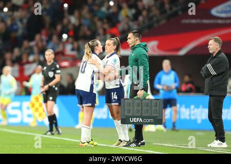 Wembley Stadium, London, Großbritannien. April 2024. UEFA Womens Euro Qualifying International Football, England gegen Schweden; Ella Toone aus England tritt als Ersatz für Grace Clinton an. Beschreibung: Action Plus Sports/Alamy Live News Stockfoto