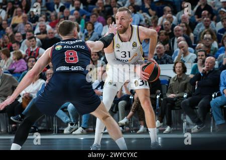 Madrid, Spanien. April 2024. Dzanan Musa von Real Madrid während des Turkish Airlines EuroLeague Spiels zwischen Real Madrid und Baskonia Vitoria Gasteiz im Wizink Center am 5. April 2024 in Madrid Spanien (Foto: Oscar Gonzalez/SIPA USA) Credit: SIPA USA/Alamy Live News Stockfoto