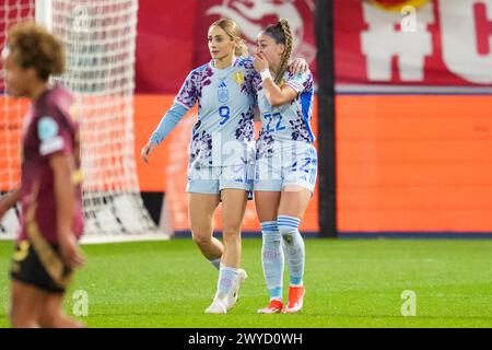 Leuven, Belgien. April 2024. LEUVEN, BELGIEN - 5. APRIL: Esther Gonzalez Rodriguez aus Spanien feiert, nachdem er am 5. April 2024 im Stadion den Dreef im belgischen Leuven das siebte Tor mit Athenea aus Spanien beim Qualifikationsspiel der Frauen zur UEFA EURO 2025 erzielte. (Foto von Tobias Giesen/BSR Agency) Credit: BSR Agency/Alamy Live News Credit: BSR Agency/Alamy Live News Stockfoto