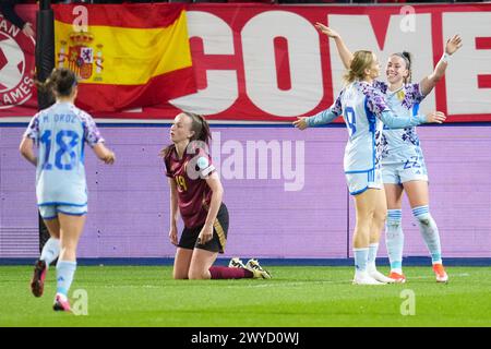 Leuven, Belgien. April 2024. LEUVEN, BELGIEN - 5. APRIL: Esther Gonzalez Rodriguez aus Spanien feiert, nachdem er am 5. April 2024 im Stadion den Dreef im belgischen Leuven das siebte Tor mit Athenea aus Spanien beim Qualifikationsspiel der Frauen zur UEFA EURO 2025 erzielte. (Foto von Tobias Giesen/BSR Agency) Credit: BSR Agency/Alamy Live News Credit: BSR Agency/Alamy Live News Stockfoto