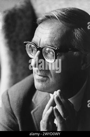 Circa 1966, Hollywood, Kalifornien, USA: Science-Fiction-Autor RAY BRADBURY in Kalifornien. (Kreditbild: © Globe Photos/ZUMA Press Wire) NUR REDAKTIONELLE VERWENDUNG! Nicht für kommerzielle ZWECKE! Stockfoto