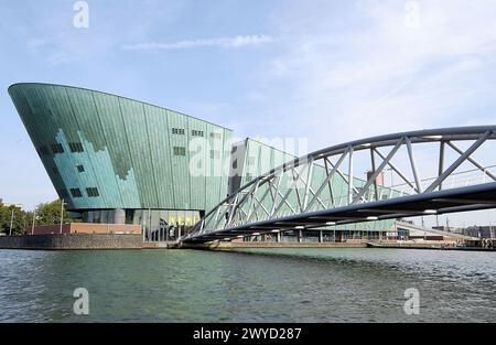 Nemo (Nationales Zentrum für Wissenschaft und Technologie), Oosterdok. Amsterdam. Niederlande. Stockfoto