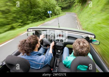 Freunde im Cabrio, Gipuzkoa, Euskadi. Spanien. Stockfoto