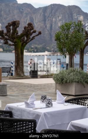 Touristenziel kleines mittelalterliches Dorf Bellagio mit hügeligen engen Gassen und luxuriösen Villen, Urlaubsziel am Comer See, Italien in spri Stockfoto