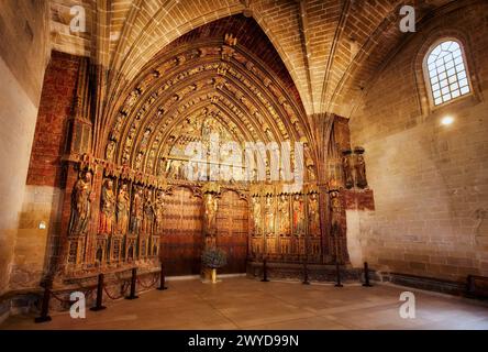 Polychrome gotische Fassade Kirche Santa Maria de Los Reyes, Laguardia, Rioja Alavesa, Alava, Baskenland, Spanien, Europa. Stockfoto