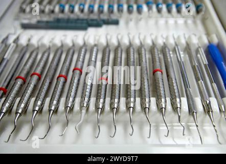 Medizinische Instrumente, Zahnklinik, Eibar, Gipuzkoa, Euskadi, Spanien. Stockfoto