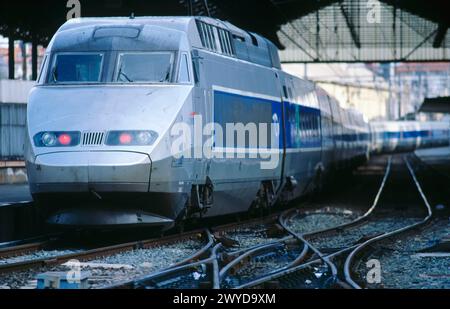 TGV (Hochgeschwindigkeitszug). Hendaye. Frankreich (Spanisch-französische Grenze). Stockfoto