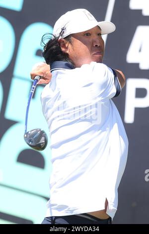 Doral, Florida, USA. April 2024. Anthony Kim schlägt das 16. Loch während der ersten Runde des LIV Golf Miami im Trump National Doral ab. (Kreditbild: © Debby Wong/ZUMA Press Wire) NUR REDAKTIONELLE VERWENDUNG! Nicht für kommerzielle ZWECKE! Quelle: ZUMA Press, Inc./Alamy Live News Stockfoto