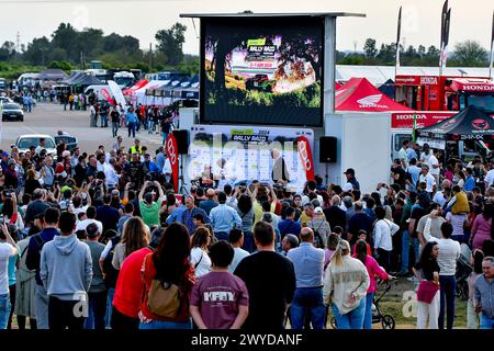 Badajoz, Espagne. April 2024. Ambiance Bivouac während der dritten Phase des BP Ultimate Rally-RAID 2024 Portugal am 5. April 2024 zwischen Grandola, Portugal und Badajoz, Spanien - Foto Paulo Maria/DPPI Credit: DPPI Media/Alamy Live News Stockfoto