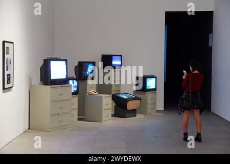 6 TV Dé-Coll/Alter, 1963, Wolf Vostell, Museo Nacional Centro de Arte Reina Sofia, Madrid, Spanien, Europa. Stockfoto