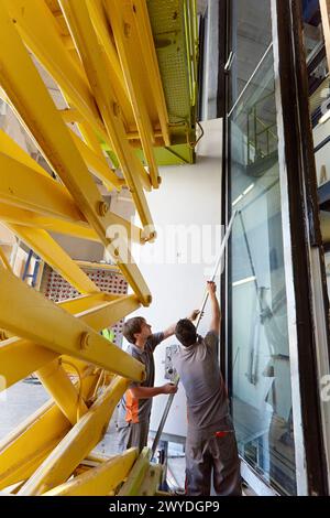 Mechanische Prüfung von Gebäudefassaden. Vorhangfassaden. Architektonische Gehäuse. Homologation von architektonischen Elementen. Zertifizierung, Zulassung, Prüfung und Konformitätsbewertung und technische Unterstützung . TECNALIA Forschung und Innovation. Azpeitia. Gipuzkoa. Baskenland. Spanien. Stockfoto