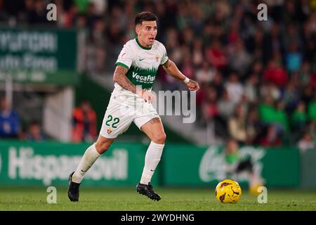 ELCHE, SPANIEN – 5. APRIL: Nico Fernandez, linker Rückspieler von Elche CF, spielt mit dem Ball während des LaLiga Hypermotion-Spiels zwischen Elche CF und Real Oviedo im Manuel Martinez Valero Stadium am 5. April 2024 in Elche, Spanien. (Foto Von Francisco Macia/Foto-Player-Bilder) Stockfoto