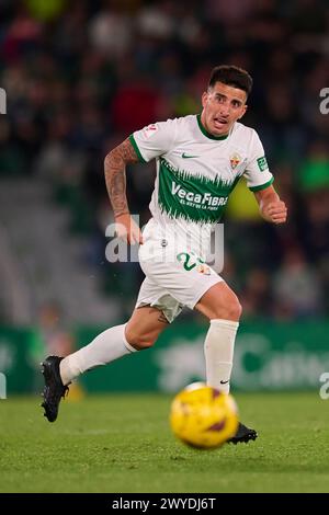 ELCHE, SPANIEN – 5. APRIL: Nico Fernandez, linker Rückspieler von Elche CF, spielt mit dem Ball während des LaLiga Hypermotion-Spiels zwischen Elche CF und Real Oviedo im Manuel Martinez Valero Stadium am 5. April 2024 in Elche, Spanien. (Foto Von Francisco Macia/Foto-Player-Bilder) Stockfoto