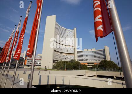 Vienna International Centre (VIC) alias UNO City, Campus und Gebäudekomplex, in dem Organisationen der Vereinten Nationen in Wien untergebracht sind. Österreich. Stockfoto