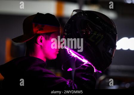 Suzuka, Japan. April 2024. NORRIS Lando (gbr), McLaren F1 Team MCL38, Porträt während des Formel 1 MSC Cruises Japanese Grand Prix 2024, 4. Runde der Formel 1 Weltmeisterschaft 2024 vom 5. Bis 7. April 2024 auf dem Suzuka International Racing Course in Suzuka, Japan Credit: Independent Photo Agency/Alamy Live News Stockfoto