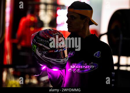 Suzuka, Japan. April 2024. NORRIS Lando (gbr), McLaren F1 Team MCL38, Porträt während des Formel 1 MSC Cruises Japanese Grand Prix 2024, 4. Runde der Formel 1 Weltmeisterschaft 2024 vom 5. Bis 7. April 2024 auf dem Suzuka International Racing Course in Suzuka, Japan Credit: Independent Photo Agency/Alamy Live News Stockfoto