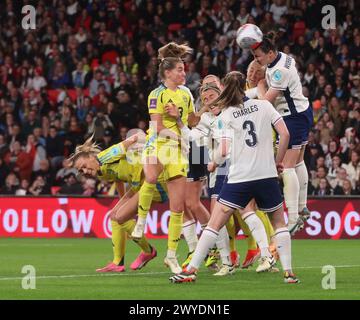 London, Großbritannien. April 2024. Lotte Wubben-May (Arsenal) von England Frauen in Aktion während des Qualifikationsspiels der Frauen-Europameisterschaft zwischen England Frauen gegen Schweden Frauen im Wembley Stadion, London am 05. April 2024 Credit: Action Foto Sport/Alamy Live News Stockfoto