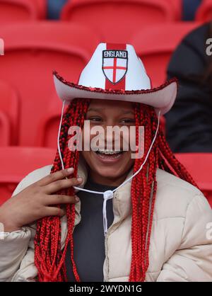 London, Großbritannien. April 2024. England Fans beim Qualifikationsspiel der Frauen-Europameisterschaft zwischen England Frauen gegen Schweden Frauen im Wembley Stadion, London am 5. April 2024 Credit: Action Foto Sport/Alamy Live News Stockfoto