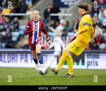Oslo, Norwegen. April 2024. Oslo, Norwegen, 5. April 2024: Sophie Roman Haug (22 Norwegen) im Einsatz während des UEFA-Fußballspiels für Frauen in Europa zwischen Norwegen und Finnland im Ullevaal-Stadion in Oslo, Norwegen (Ane Frosaker/SPP). /Alamy Live News Stockfoto