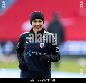 Oslo, Norwegen. April 2024. Oslo, Norwegen, 5. April 2024: Tuva Hansen (4 Norwegen) wird während des Aufwärmens vor dem Fußball-Spiel der UEFA Women's European Qualifier zwischen Norwegen und Finnland im Ullevaal Stadium in Oslo, Norwegen (Ane Frosaker/SPP) gesehen. /Alamy Live News Stockfoto