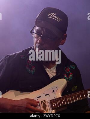 Mailand, Italien. April 2024. Tommy Guerrero, eine Skate-Legende und Musiker, tritt live bei einem Konzert im Circolo Magnolia in Mailand auf. (Foto: Mairo Cinquetti/SOPA Images/SIPA USA) Credit: SIPA USA/Alamy Live News Stockfoto