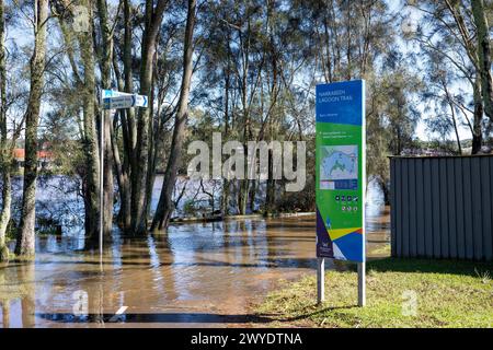 Samstag, 6. April 2024. Sydney wurde in den letzten 48 Stunden von einer Regenflut heimgesucht, wobei einige Gebiete, darunter Penrith, die stärksten Regenfälle aller Zeiten hatten. In Narrabeen wurden Bewohner um die Narabeen Lagune gebeten, wegen des steigenden Wasserspiegels vom Narrabeen Lake an den nördlichen Stränden von Sydney zu evakuieren. wo über 150 mm Regen gefallen sind. In New South Wales gab es mehr als 50 Hochwasserwachen entlang der Flüsse und es wird erwartet, dass der Warragamba-Damm ausläuft. Martin Berry @alamy Live News. Stockfoto