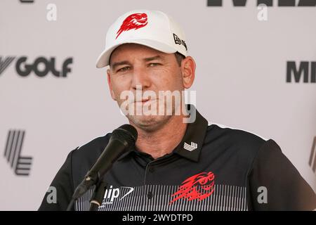 Doral, Florida, USA. April 2024. Sergio Garcia von Fireballs spricht nach der ersten Runde des LIV Golf Miami im Trump National Doral mit den Medien. (Kreditbild: © Debby Wong/ZUMA Press Wire) NUR REDAKTIONELLE VERWENDUNG! Nicht für kommerzielle ZWECKE! Quelle: ZUMA Press, Inc./Alamy Live News Stockfoto