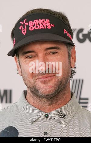 Doral, Florida, USA. April 2024. Bubba Watson von den RangeGoats spricht nach der ersten Runde des LIV Golf Miami im Trump National Doral mit den Medien. (Kreditbild: © Debby Wong/ZUMA Press Wire) NUR REDAKTIONELLE VERWENDUNG! Nicht für kommerzielle ZWECKE! Quelle: ZUMA Press, Inc./Alamy Live News Stockfoto