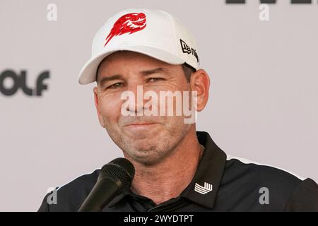 Doral, Florida, USA. April 2024. Sergio Garcia von Fireballs spricht nach der ersten Runde des LIV Golf Miami im Trump National Doral mit den Medien. (Kreditbild: © Debby Wong/ZUMA Press Wire) NUR REDAKTIONELLE VERWENDUNG! Nicht für kommerzielle ZWECKE! Quelle: ZUMA Press, Inc./Alamy Live News Stockfoto