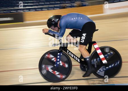 Los Angeles, Kalifornien, USA. April 2024. Anders Johnson aus den Vereinigten Staaten gewinnt die Goldmedaille bei der Verfolgung der Männer. Quelle: Casey B. Gibson/Alamy Live News Stockfoto