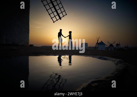 Mühlen (Consuegra Mühlen) sind eine Gruppe von Mühlen, die sich auf dem sogenannten Calderico-Hügel in der spanischen Gemeinde Consuegra, Castilla, befinden Stockfoto