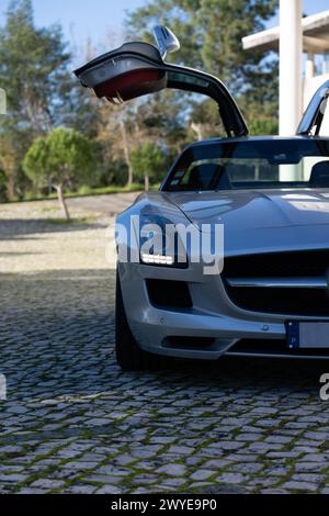 Das Meisterwerk der Flügeltüre, der Mercedes AMG SLS Stockfoto