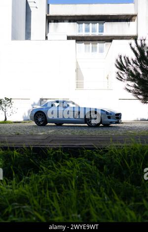 Das Meisterwerk der Flügeltüre, der Mercedes AMG SLS Stockfoto