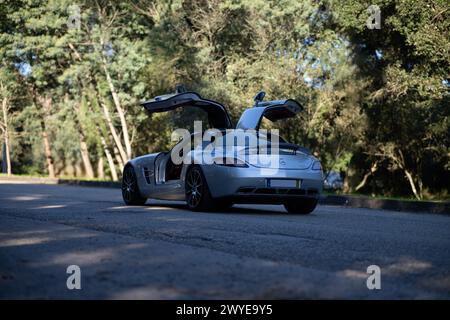 Das Meisterwerk der Flügeltüre, der Mercedes AMG SLS Stockfoto