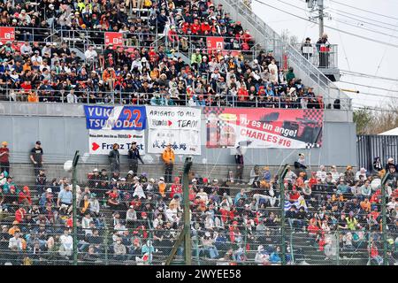 Suzuka, Japan. April 2024. Foule, Publikum, während des Formel 1 MSC Cruises Japanese Grand Prix 2024, 4. Runde der Formel 1 Weltmeisterschaft 2024 vom 5. Bis 7. April 2024 auf dem Suzuka International Racing Course in Suzuka, Japan Credit: Independent Photo Agency/Alamy Live News Stockfoto